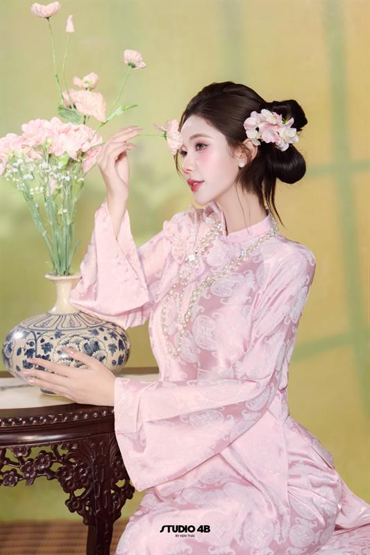 NHƯ HOA