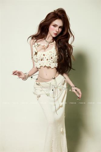 LADY1