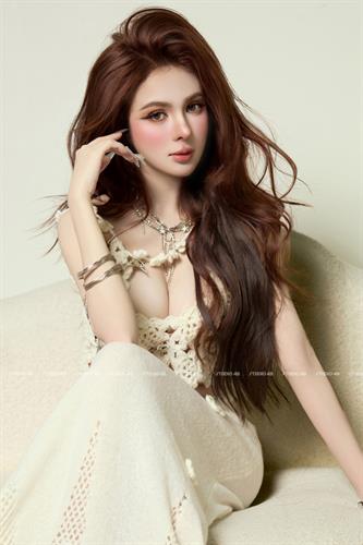 LADY10